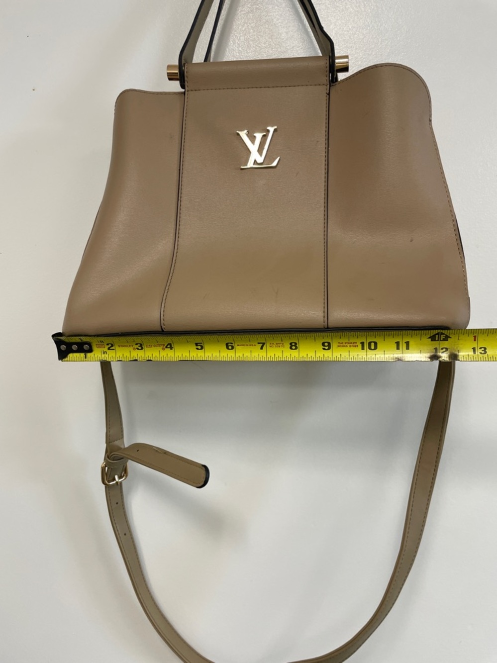 L.v. Tote - Picture 5 of 7